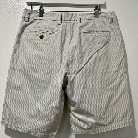 Old Navy Men Earl Grey Dot Ultimate Slim Built In Flex Chino Shorts Size 32 EUC - Picture 2 of 11